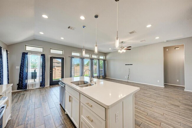 Building Photo - 12120 Mossygate Trl