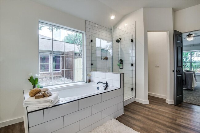 Building Photo - 759 Winding Oak Bend