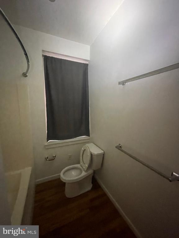 Building Photo - 222 Warren Ave