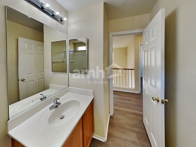 Building Photo - 6345 Hamilton Grove Ave