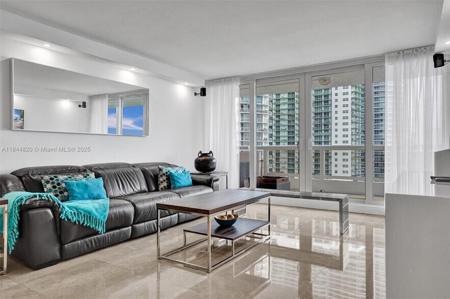 Building Photo - 1717 N Bayshore Dr