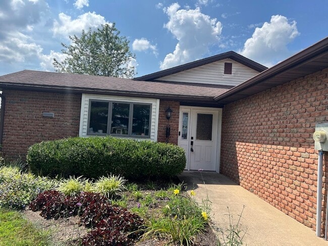 Building Photo - 3 Bedroom Home on 3 Acres