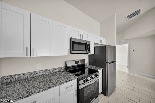 Building Photo - 4106 SW 7th Pl