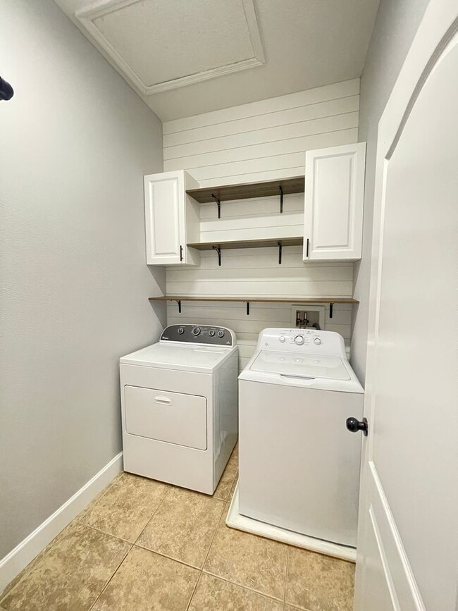 Building Photo - 10826 Eclipse Lily Way