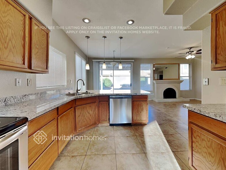 Building Photo - 3215 N 108th Ln