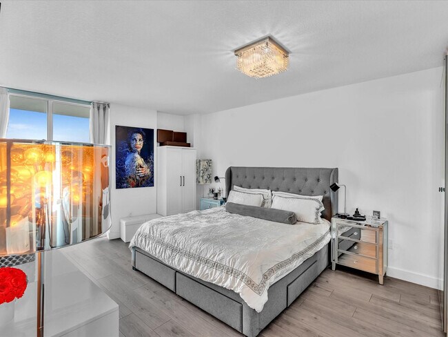 Building Photo - 665 NE 25th St