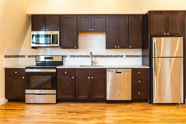 Building Photo - 23 E Main St