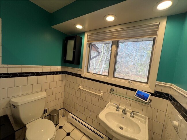 Building Photo - 340 Campbell Rd