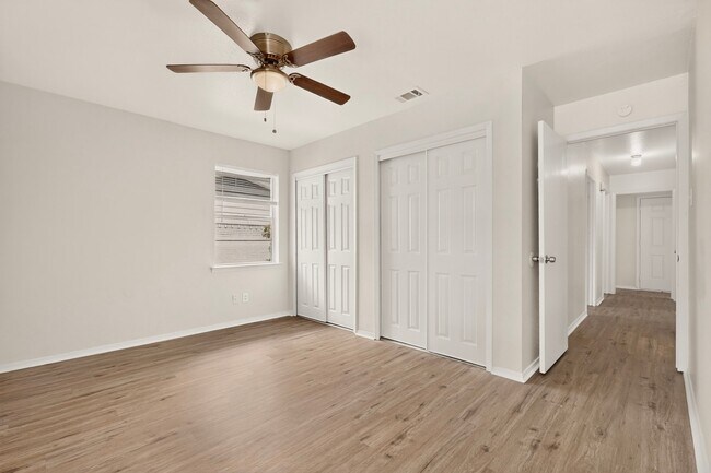 Building Photo - 802 Wisteria Way