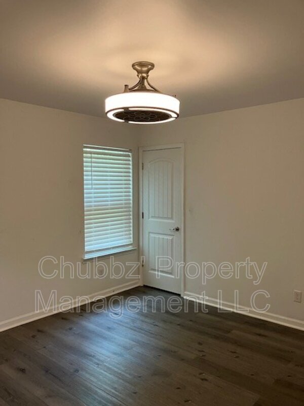 Building Photo - 12 Fan Palm Way