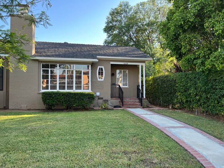 Primary Photo - 4228 University Ave