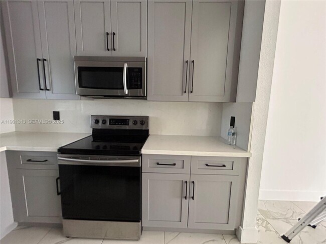 Building Photo - 5214 W 24th Way