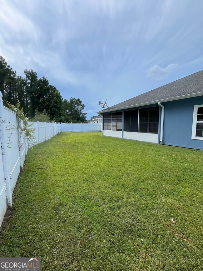 Building Photo - 204 Royal Palms Ave