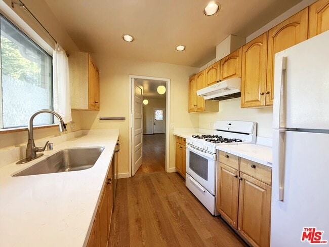 Building Photo - 103 N Chester Ave