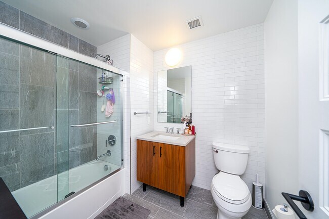 Building Photo - Fantastic One Bedroom in Downtown JC