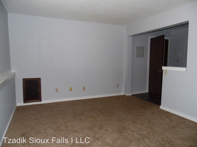 Building Photo - 3000-3012 S Mayfair Dr