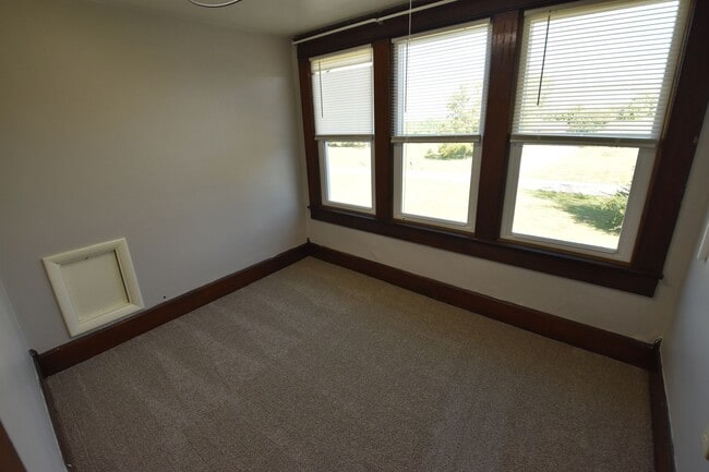 Building Photo - 3 Bedroom Home in the Country