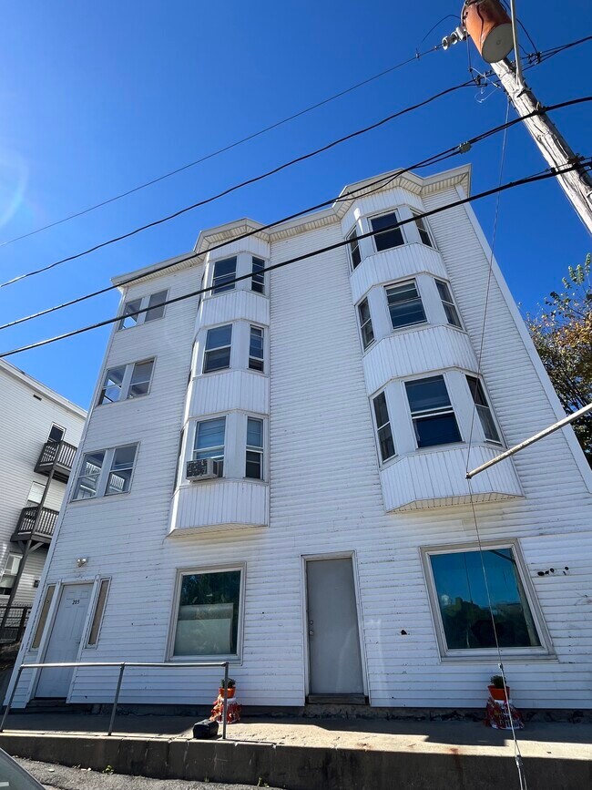 Building Photo - 205 Cumberland St