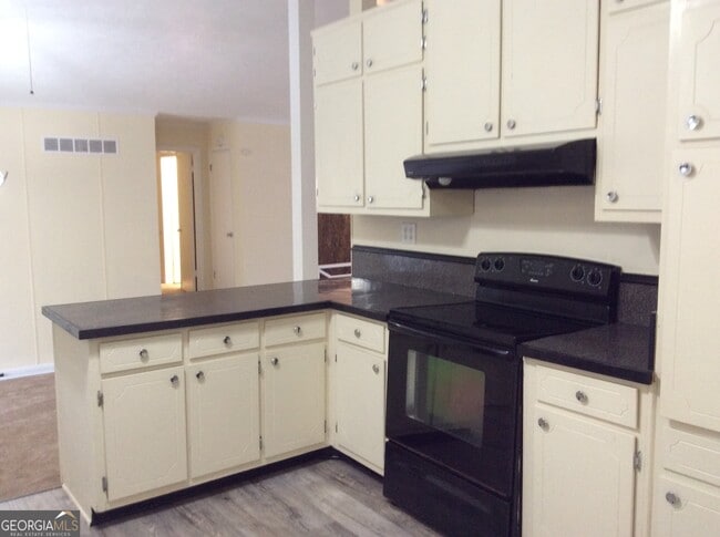 Building Photo - 5022 Rock Springs Rd