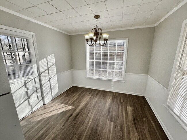 Building Photo - 6843 Amersham Dr