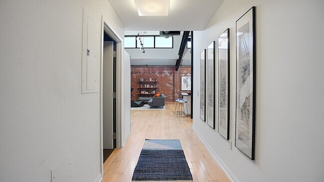 Building Photo - 120 S Hewitt St