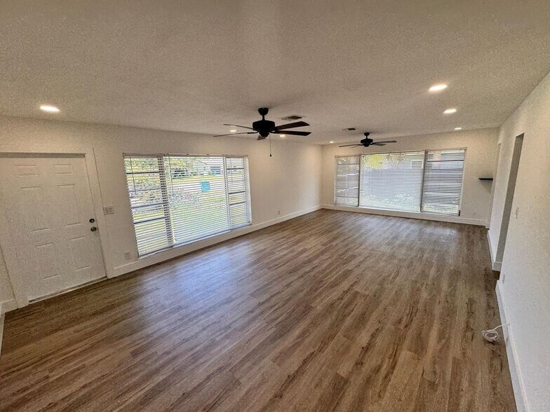 Building Photo - 1101 S Seacrest Blvd