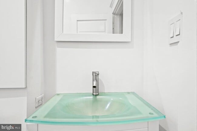 Building Photo - 1411 King St