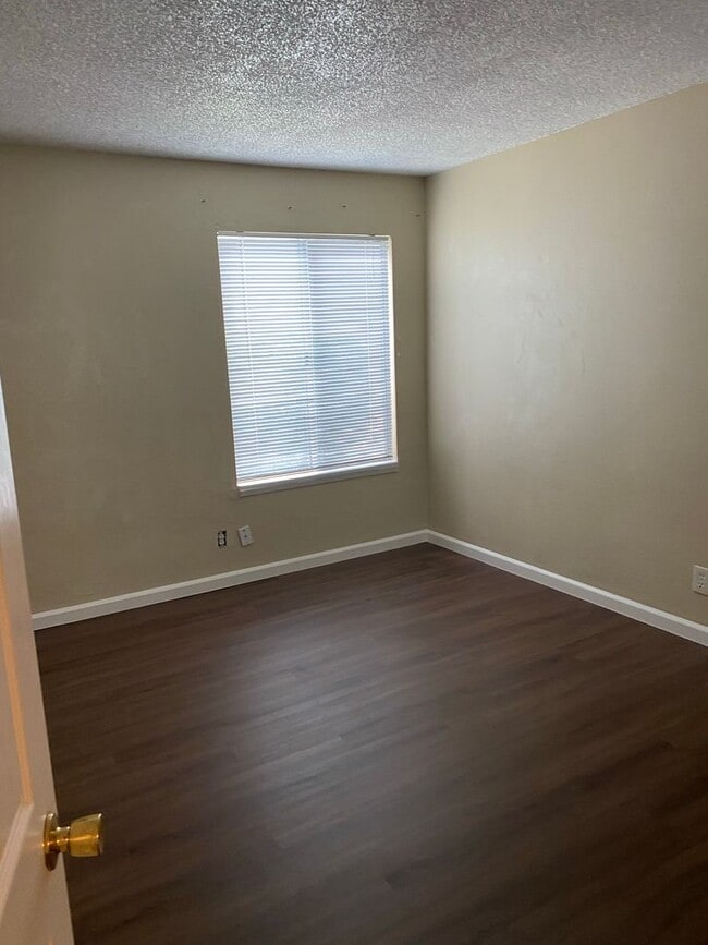 Building Photo - 4606 Neil Rd