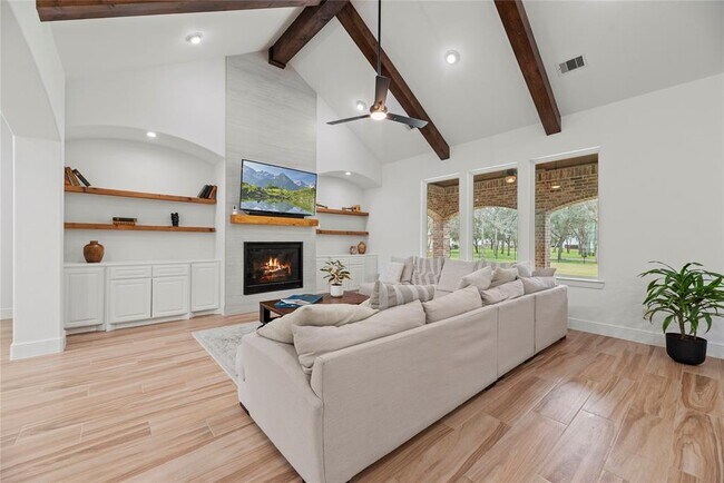 Building Photo - 32711 Wales Cir