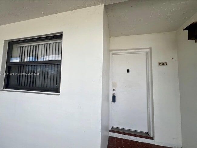 Building Photo - 480 W Park Dr