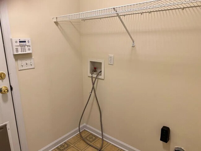 Building Photo - 7109 Tyner Crossing Dr