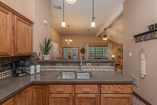 Building Photo - 20415 Linden Tree Dr