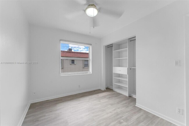 Building Photo - 12820 SW 43rd Dr