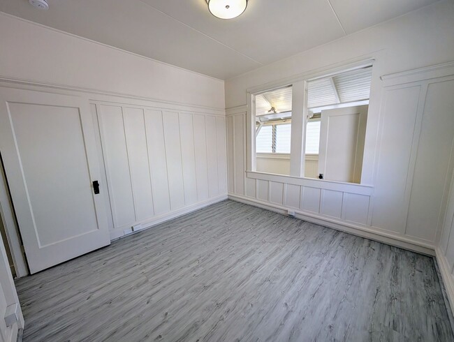 Building Photo - Centrally located 2 Bed, 1.5 Bath house in...