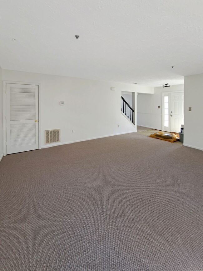 Building Photo - 3870 Gateview Pl