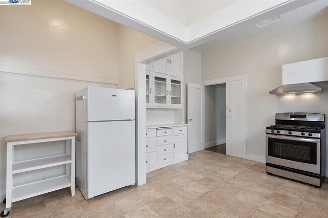 Building Photo - 5484 Vicente Way
