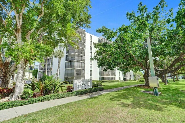 Building Photo - 20400 W Country Club Dr