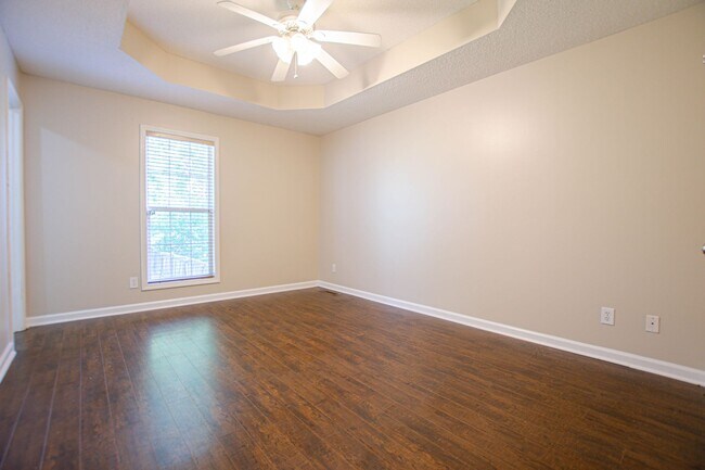 Building Photo - Pet Friendly Three Bedroom with Bonus!