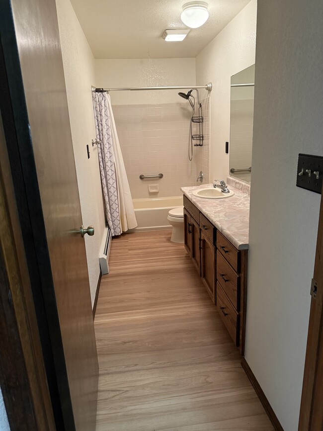 Building Photo - Green House