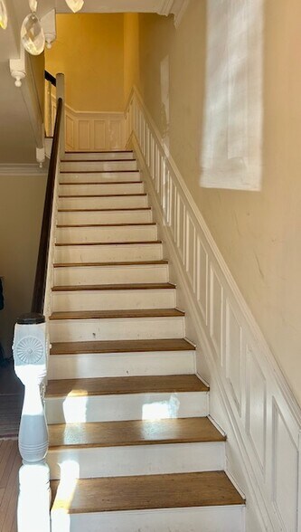 Building Photo - 429 Marlborough St