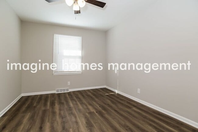 Building Photo - Remodeled 4 Bedroom Home in Overland Park!