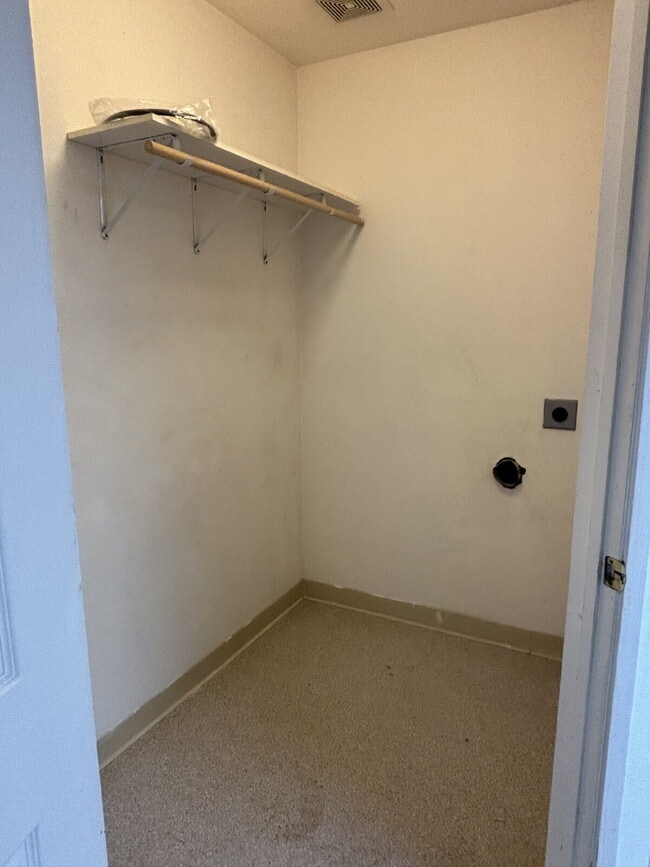 Building Photo - Available Soon! Apply now for this cute one bedroom apartment for $1250