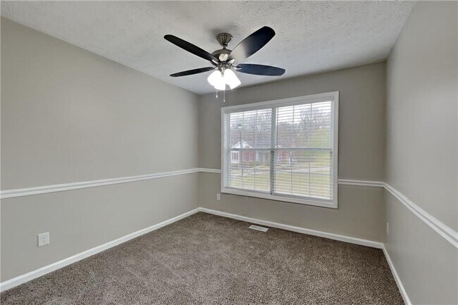 Building Photo - 5493 Riverchase Dr