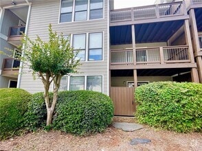Building Photo - 320 Park Ridge Cir