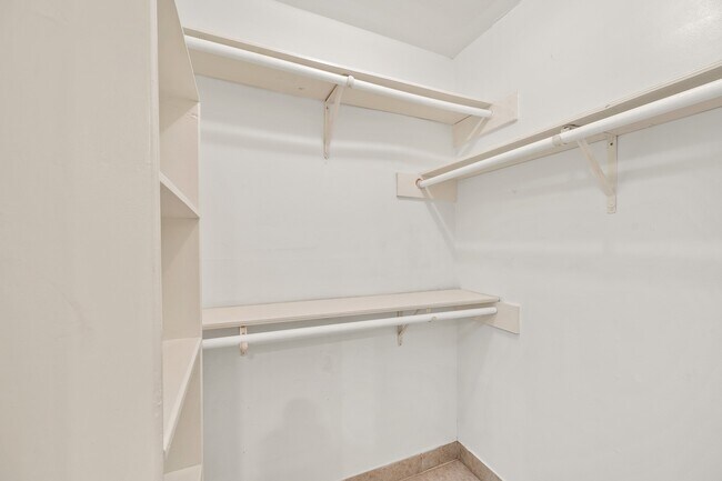 Building Photo - 18107 Shadow Valley Dr