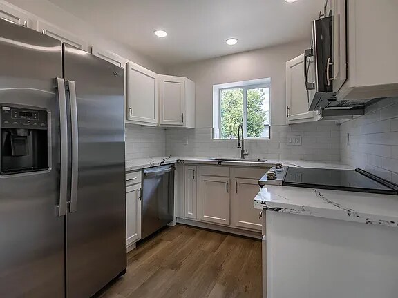 Building Photo - 938 E Waverly St