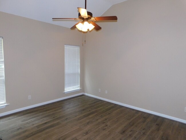 Building Photo - 2755 Southwood Ln