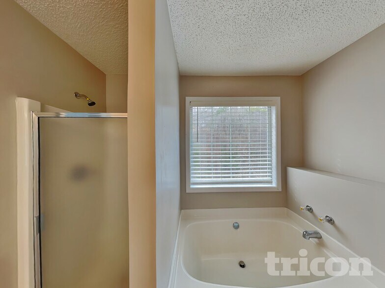 Building Photo - 11203 Chelsea Ln