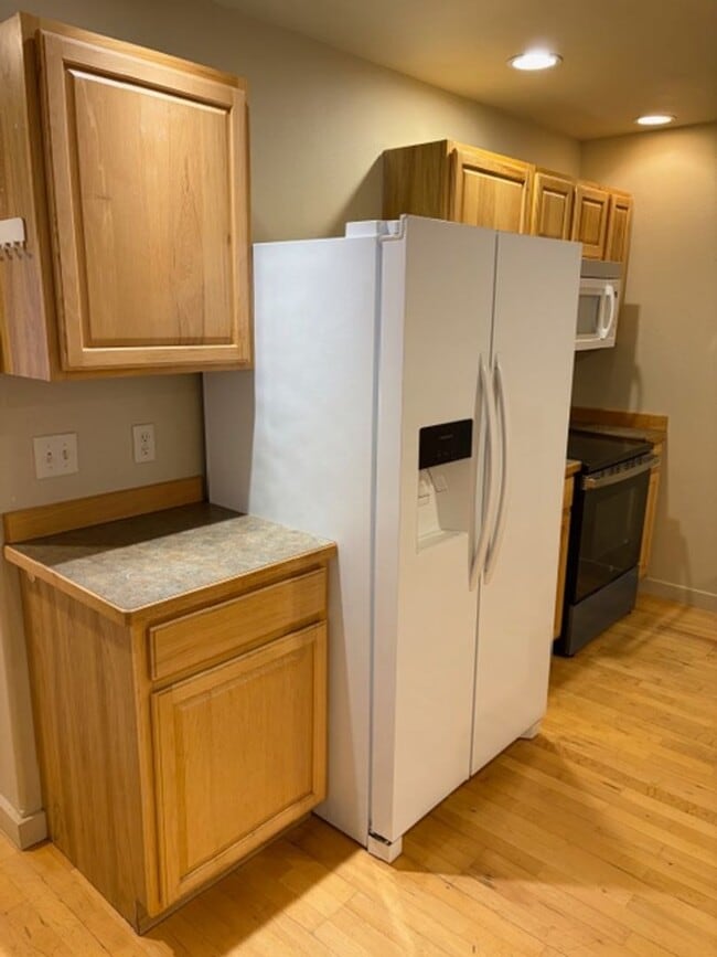 Building Photo - 3 Bedrooms 2 1/2 Bathroom Bozeman Townhouse - Great Location