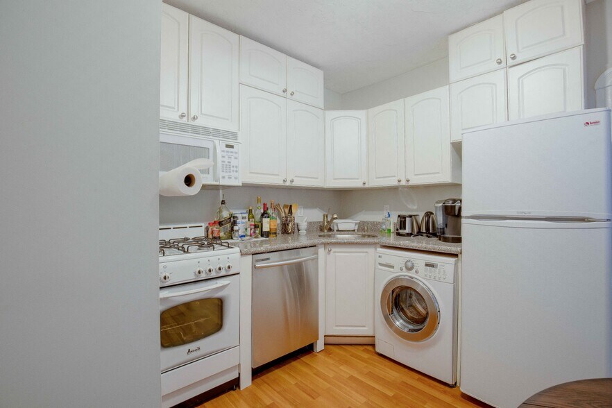 Building Photo - 286 Cambridge St